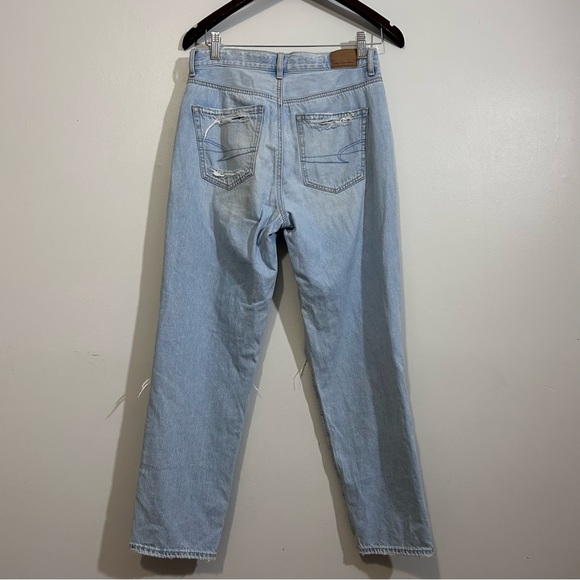 American Eagle Light Wash distressed straight Mom Jeans 4 - Picture 2 of 15